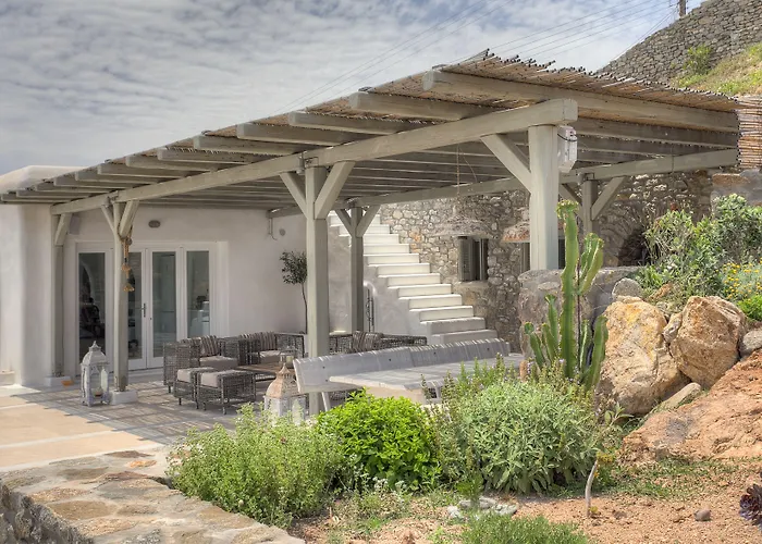 Barbarossa - Elegant Beachfront Retreat With Heated Pool & Outdoor Gym *