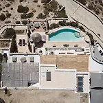 Barbarossa - Elegant Beachfront Retreat With Heated Pool & Outdoor Gym Villa