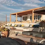 Barbarossa - Elegant Beachfront Retreat With Heated Pool & Outdoor Gym *