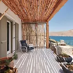 Barbarossa - Elegant Beachfront Retreat With Heated Pool & Outdoor Gym Villa