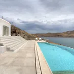 Barbarossa - Elegant Beachfront Retreat With Heated Pool & Outdoor Gym *