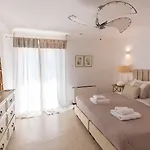 Barbarossa - Elegant Beachfront Retreat With Heated Pool & Outdoor Gym Villa *