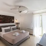 Barbarossa - Elegant Beachfront Retreat With Heated Pool & Outdoor Gym Fteliá