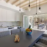 Barbarossa - Elegant Beachfront Retreat With Heated Pool & Outdoor Gym