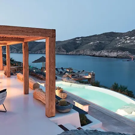 Barbarossa - Elegant Beachfront Retreat With Heated Pool & Outdoor Gym Villa