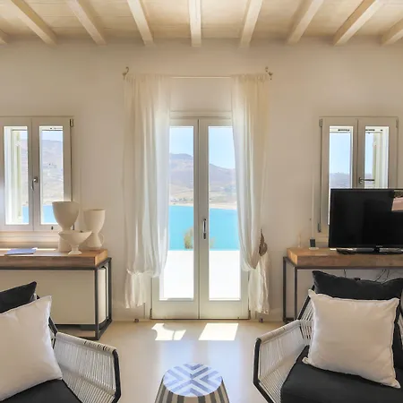 Barbarossa - Elegant Beachfront Retreat With Heated Pool & Outdoor Gym וילה *