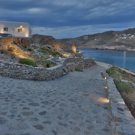 Barbarossa - Elegant Beachfront Retreat With Heated Pool & Outdoor Gym וילה פטליה