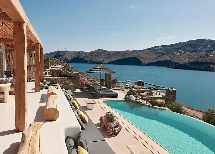 Barbarossa - Elegant Beachfront Retreat With Heated Pool & Outdoor Gym *