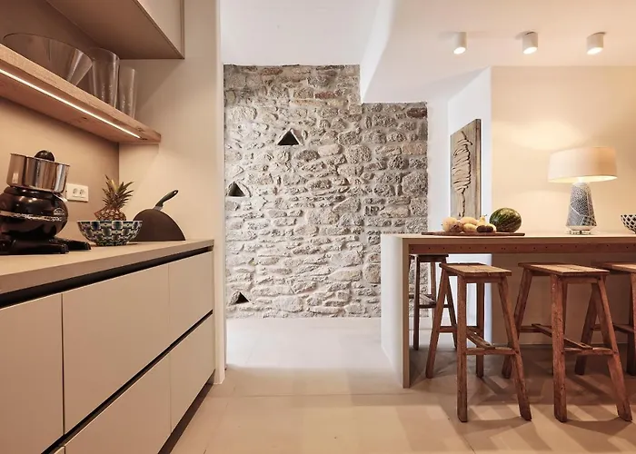 Barbarossa - Elegant Beachfront Retreat With Heated Pool & Outdoor Gym Villa Fteliá