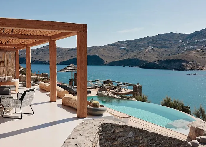 Barbarossa - Elegant Beachfront Retreat With Heated Pool & Outdoor Gym *