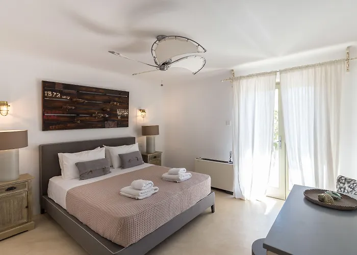 Barbarossa - Elegant Beachfront Retreat With Heated Pool & Outdoor Gym Fteliá