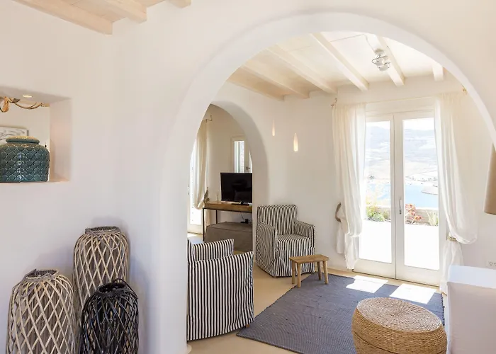 Barbarossa - Elegant Beachfront Retreat With Heated Pool & Outdoor Gym Villa Fteliá