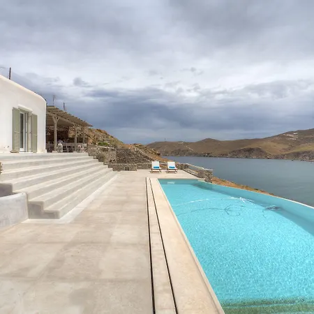 Barbarossa - Elegant Beachfront Retreat With Heated Pool & Outdoor Gym *