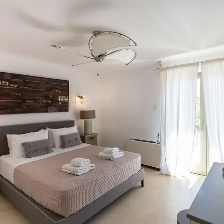 Barbarossa - Elegant Beachfront Retreat With Heated Pool & Outdoor Gym فتيليا