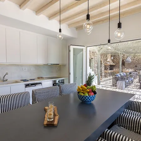 Barbarossa - Elegant Beachfront Retreat With Heated Pool & Outdoor Gym